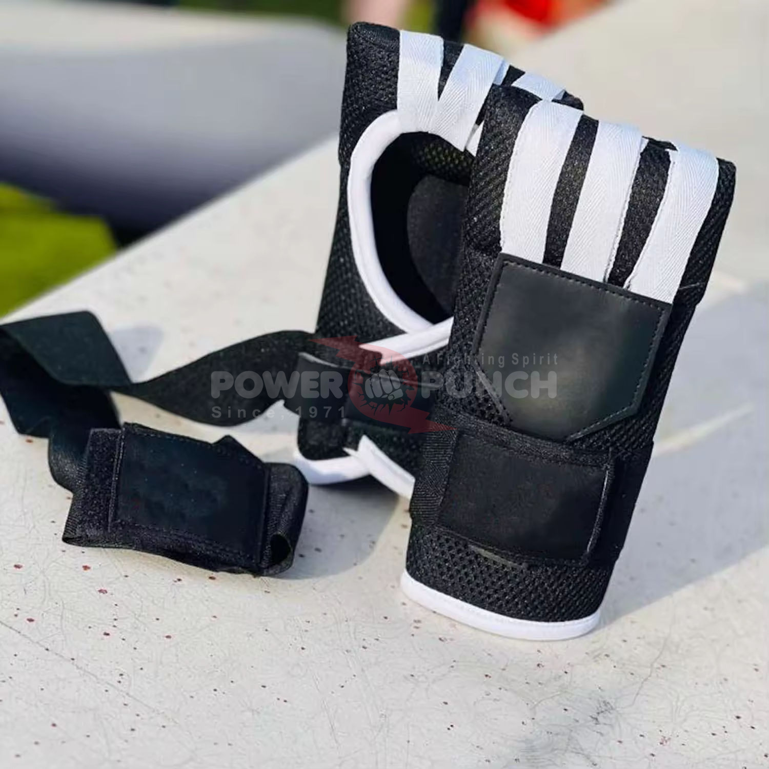 Power Punch Custom Gel Padded Gloves Quick Boxing Hand Wraps with Gel Pad Inner Angle 3